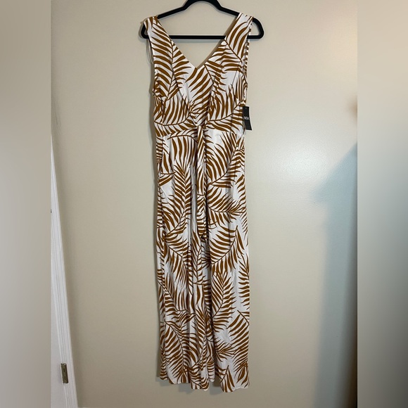 MSK Dresses & Skirts - MSK Dress Womens Medium Tan and White Maxi Floral Coastal